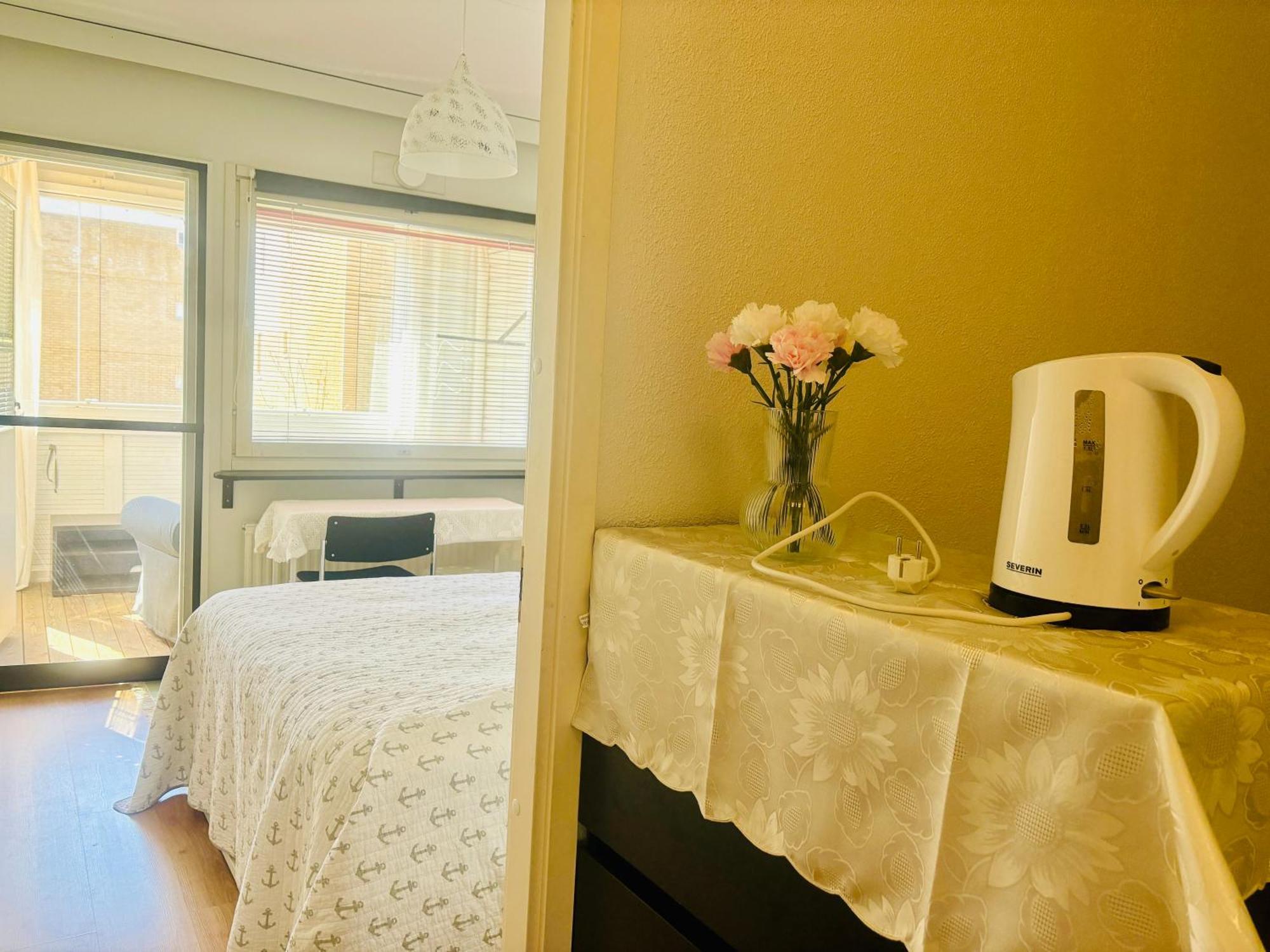 Private Rooms Near Metro, Free Parking,Direct Bus From Airport Helsinki Bagian luar foto